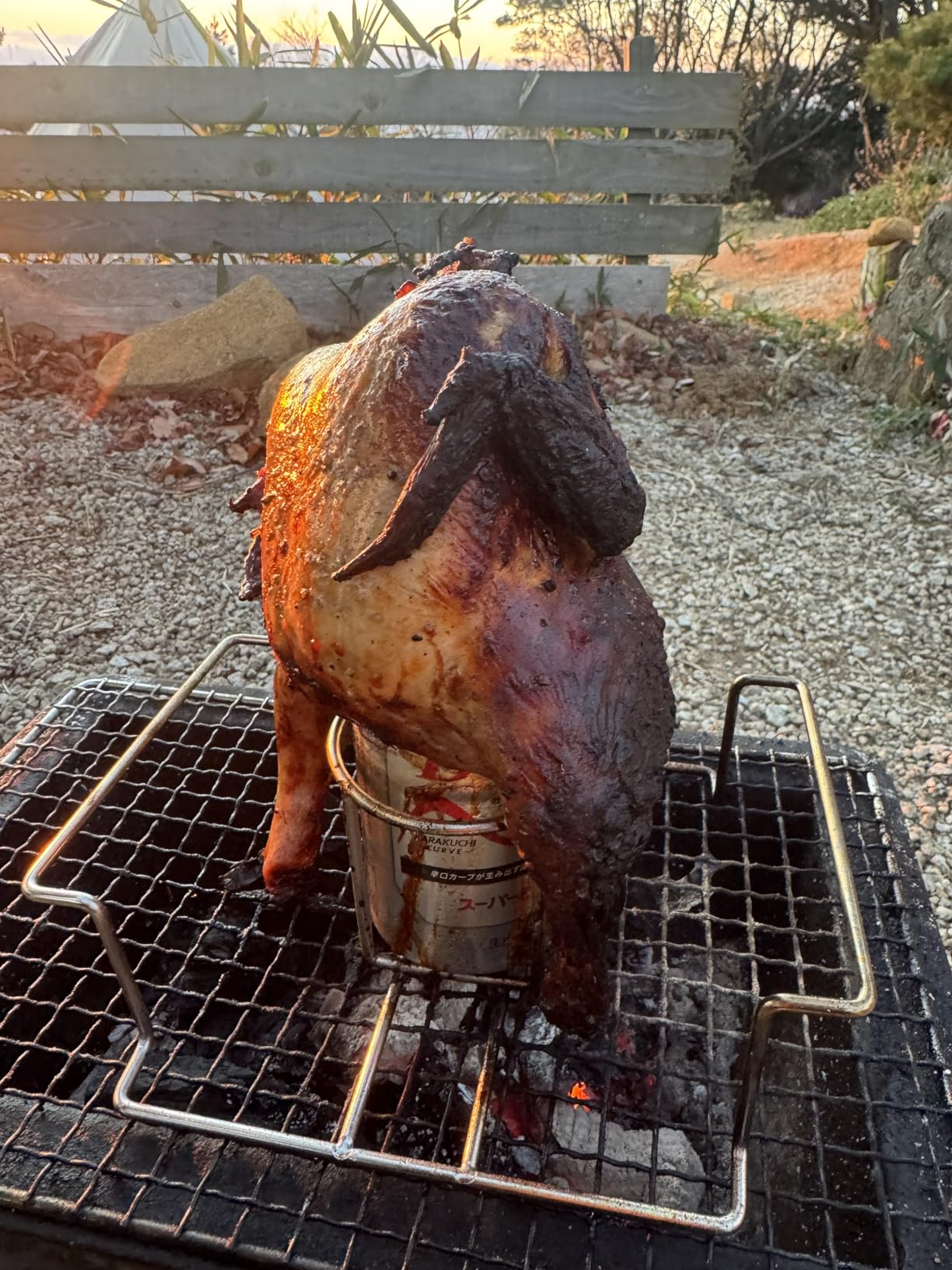 Hendl Halter für den Grill – Amazon Basics Halter für Bierdosenhühnchen, Silber, 1 Stück für 3€ (-52%)