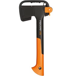 Fiskars X7-XS Universalaxt inklusive Klingen- und Transportschutz (1015618) für 38€ (-24%)