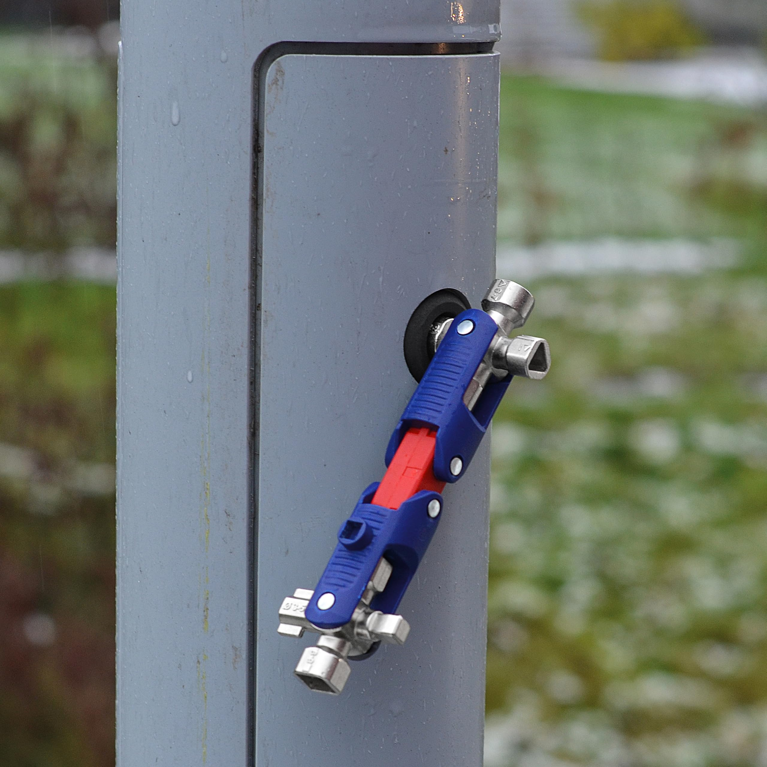 Nischendeal: Knipex Quadro Universalschlüssel JointKey für gängige Absperrsysteme 63 mm, 00 11 06 V04 Bestpreis für 18€ (-22%)